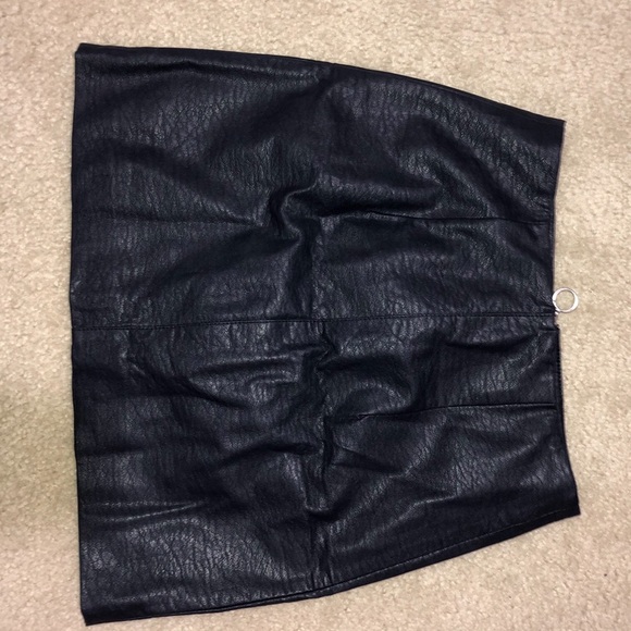 Faux leather skirt from H&M - Picture 6 of 7